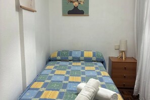 2 slaapkamers, een strijkplank/strijkijzer, gratis wifi, beddengoed