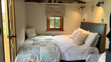 1 bedroom, desk, free WiFi, bed sheets