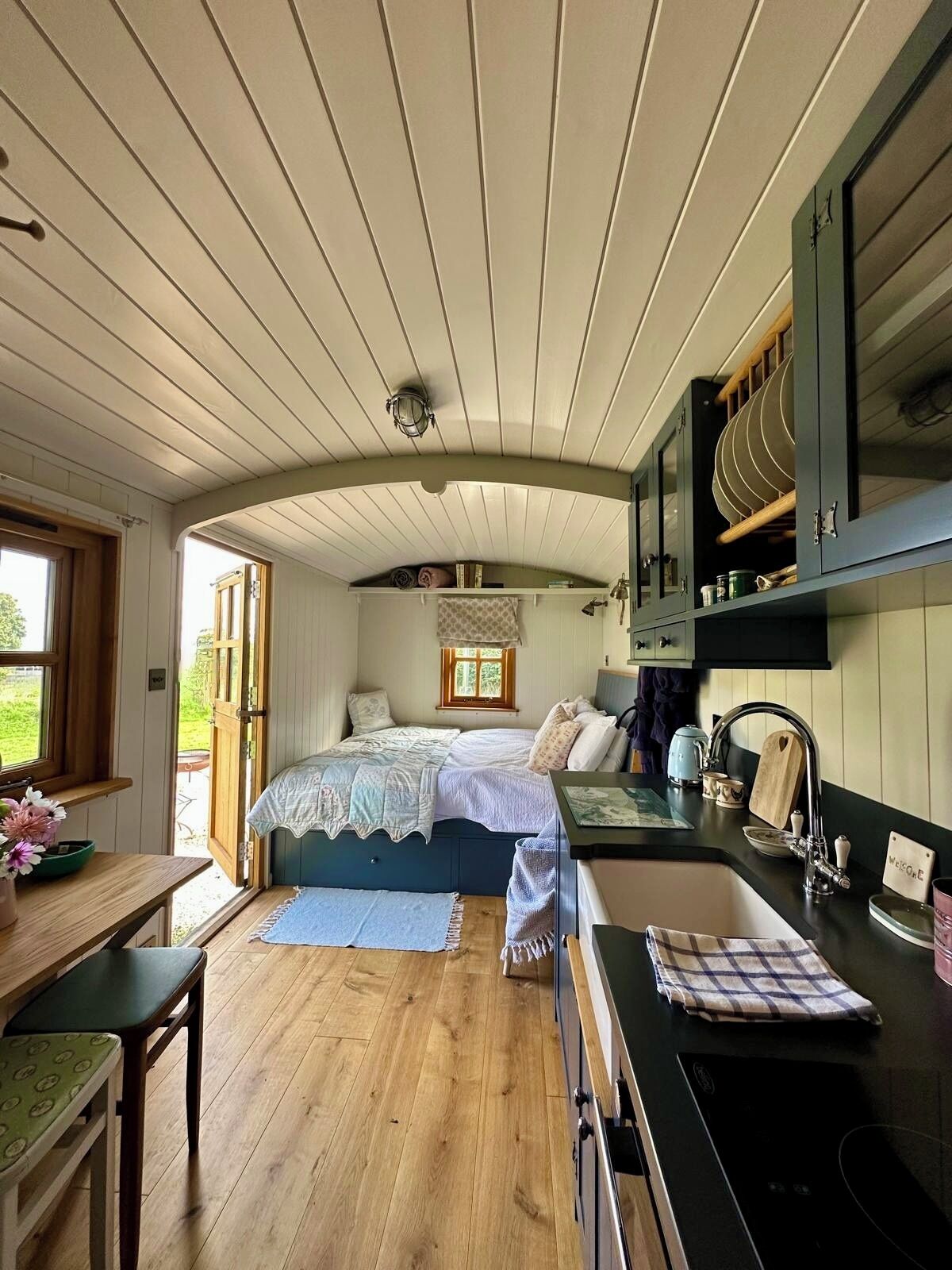 Teasel Shepherds Hut For 2 Guests In Rural Somerset With Wood-fired Hot Tub - Dorset