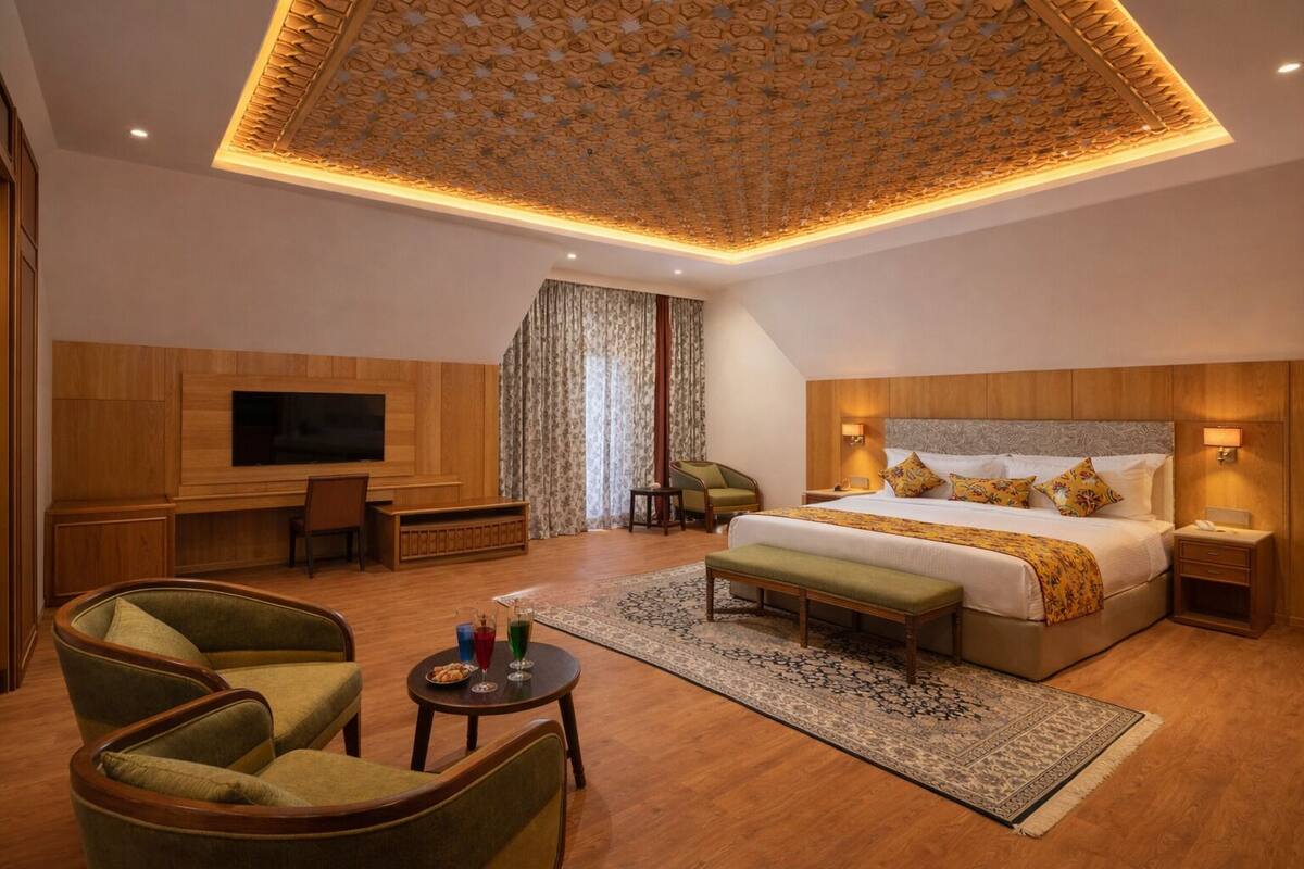 Panoramic Jacuzzi Junior Suite | Bộ đồ giường kháng dị ứng, minibar, màn/rèm cản sáng, phòng cách âm 