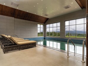 Una piscina techada