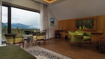 Panoramic Jacuzzi Junior Suite | Bộ đồ giường kháng dị ứng, minibar, màn/rèm cản sáng, phòng cách âm