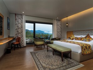 Premium Double Mountain View With Jacuzzi | Ropa de cama hipoalergénica, minibar y cortinas blackout 