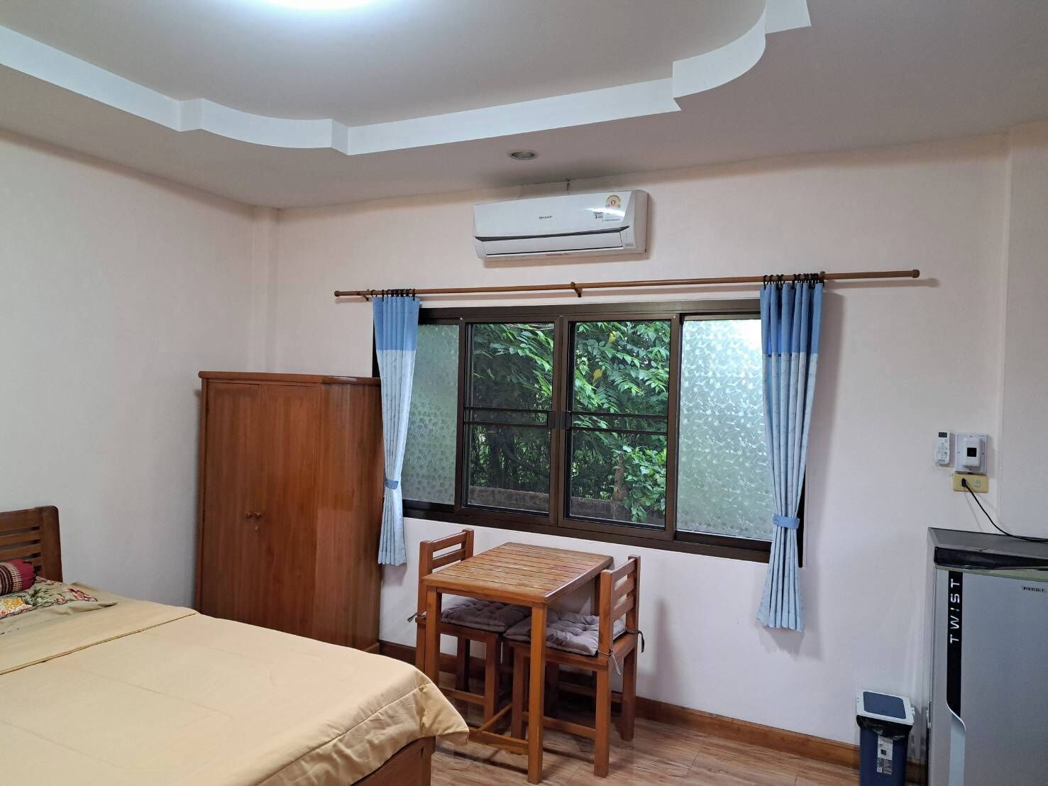 Standard Room, 1 King Bed | WiFi (free), bed sheets