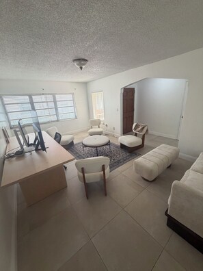 Interior - Grove Appartments (Miami)