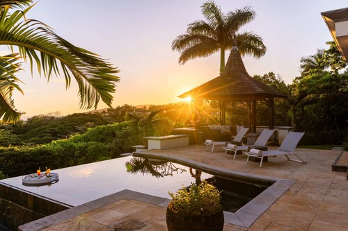 Ocean-View 3-Bedroom Villa / Infinity Pool & Sunset Terrace