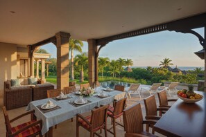 屋外ダイニングエリア