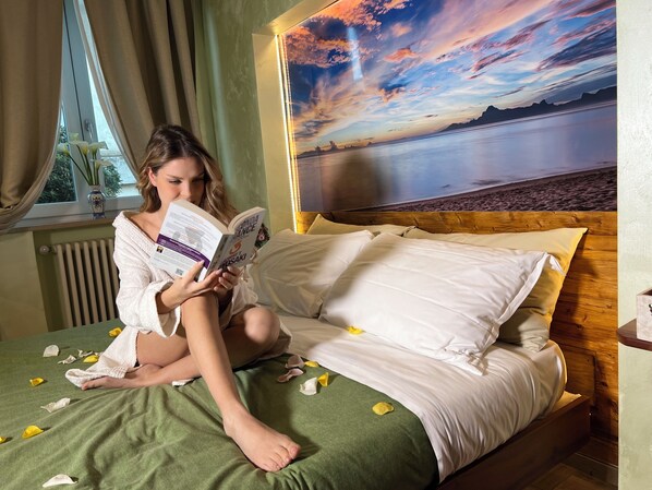 Room - Dream & Relax Villa Fiore Romantic rooms with jacuzzi, Polynesian style. (Bari)