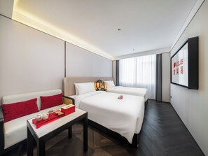 Qinxin Twin Room | Desk, laptop workspace, soundproofing, iron/ironing board - NEOLAB Hotel - Guangzhou Financial City Tianhe Zhucun Metro Station (Guangzhou)