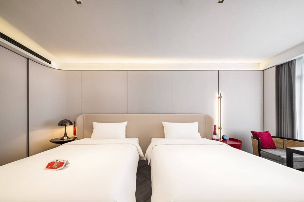 Qinxin Twin Room | Minibar (some free items), desk, laptop workspace, soundproofing
