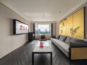 Superior Suite, 1 Katil Raja (King), Private Bathroom, City View | Ruang tamu