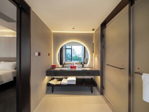 Superior Studio Suite, 1 King Bed, Private Bathroom, City View - Tanglihe Hotel (Guangzhou)
