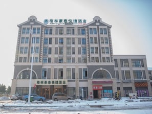 A multi-story hotel with a prominent sign at the entrance. - Greentree Inn Hotel (Hefei)