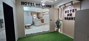 Lobby - Hotel HR Grand (Ahmedabad)