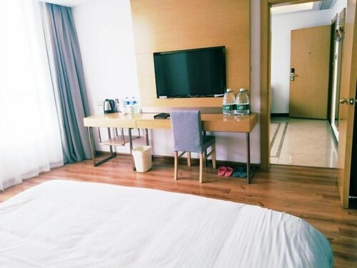 Vatica Hotel Fuyang Linquan Tenghui International City Branch