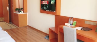 Vatica Hotel Fuyang Linquan Tenghui International City Branch