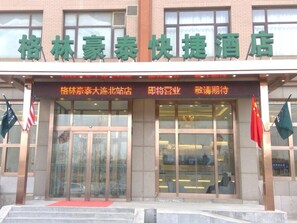 Exterior detail - Greentree Inn Express (Dalian)