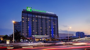 View from property - Holiday Inn Express Zhengzhou Zhongzhou (Zhengzhou)