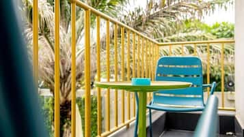 Deluxe Suite, Garden View | Property grounds