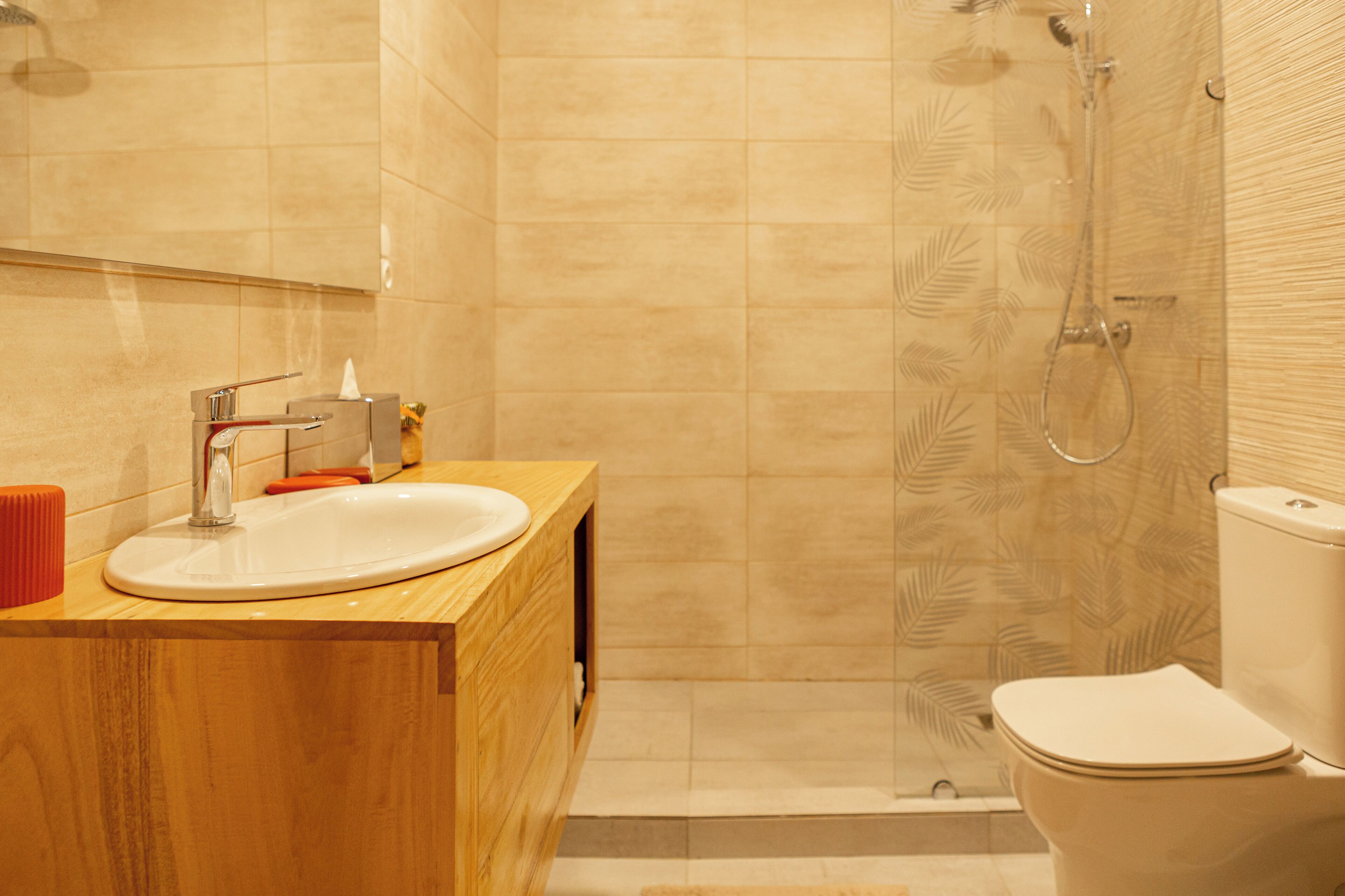 Suite Junior | Kamar mandi | Shower, perlengkapan mandi gratis, pengering rambut, dan sandal