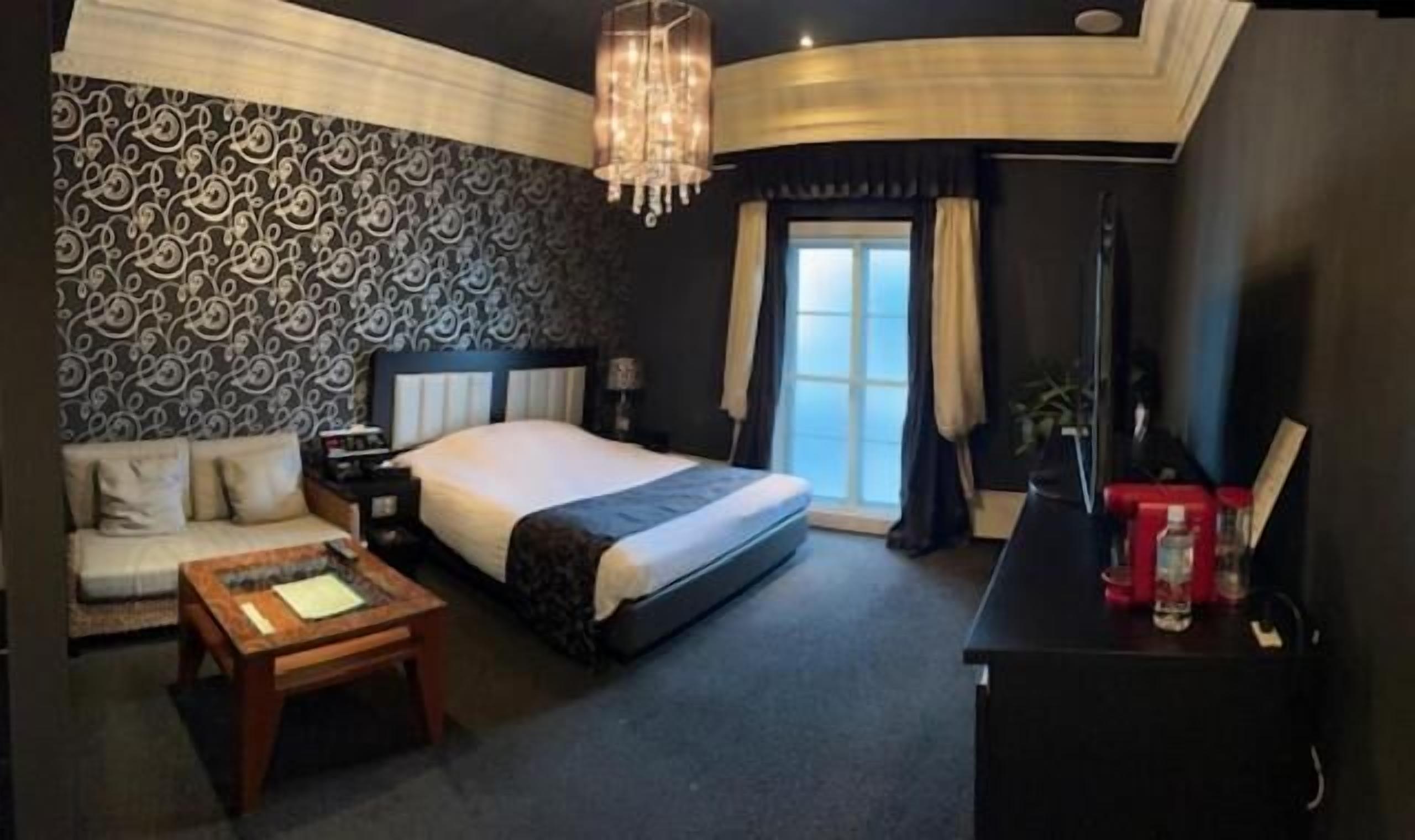 Economy Double Room, Smoking, Private Bathroom