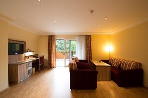 Family Suite, Balcony | Living area - Wald Hotel Heppe (Dammbach)