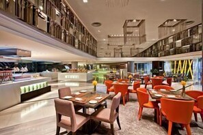 Dining - Crowne Plaza Shanghai Harbour City (Shanghai)