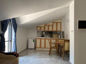 Standard Apartment | Private kitchen - Gökmen Apartments (Marmaris)