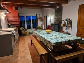 Fridge, microwave, oven, stovetop - La Ferme - House with terrace (Mélisey)