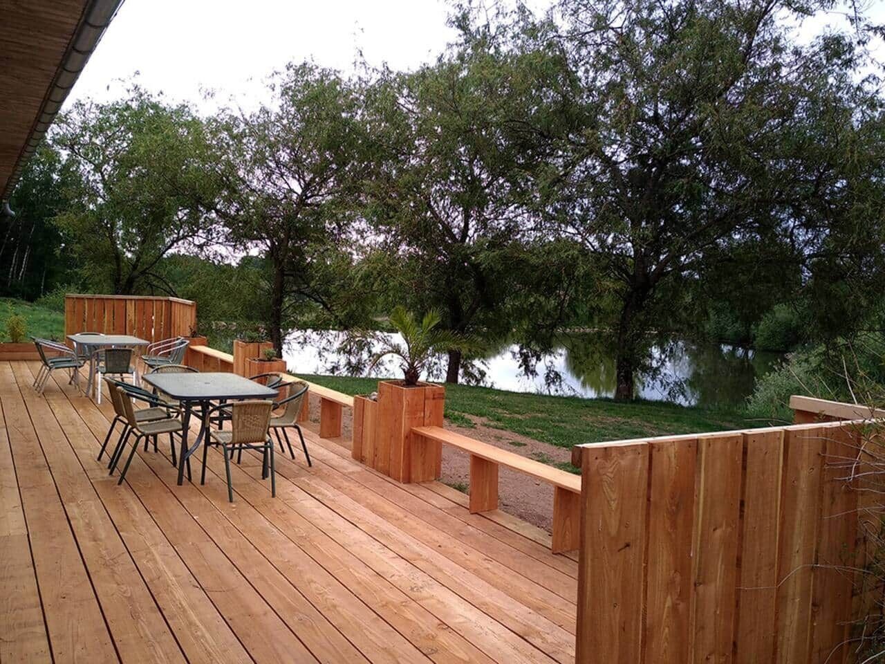 屋外ダイニングエリア