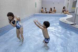 游泳池