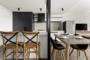 Apartment (2 Bedrooms) | Interior - Modern 2BR Apt w Parking Near Melbourne Central (Melbourne)