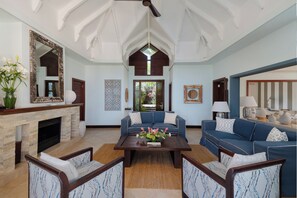 Living area - Spacious 4-Bedroom Ocean View Villa / Infinity Pool & Outdoor Living (Bel Ombre)