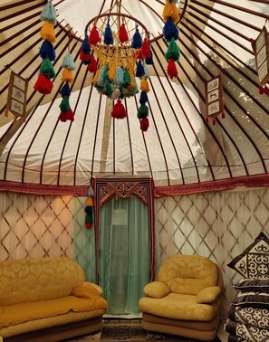 Traditional-Zelt, Gemischter Schlafsaal