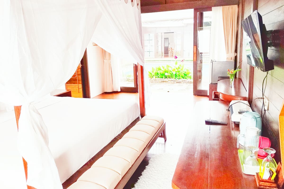 Suite Room Pool View