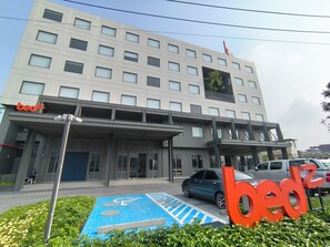 Exterior - Bedz  Hotel Ban Bueng (Tambon Ban Bueng ,Ban Bueng District)