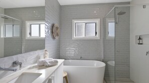 Shower - Avoca Beach House - Uninterrupted Beachfront (AVOCA BEACH)