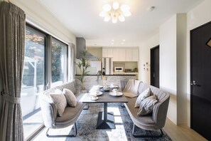 Villa, 3 Bedrooms, Courtyard View | In-room dining - GUEST VILLA Hakone Sengokuhara Kougen (Hakone)
