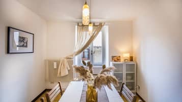 Apartment, Patio, Courtyard View | Living area