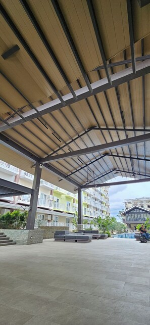 Exterior - Accessible Cozy Condo Near Mactan Airport | Work remotely | Fast WiFi | Spacious (Lapu-Lapu)