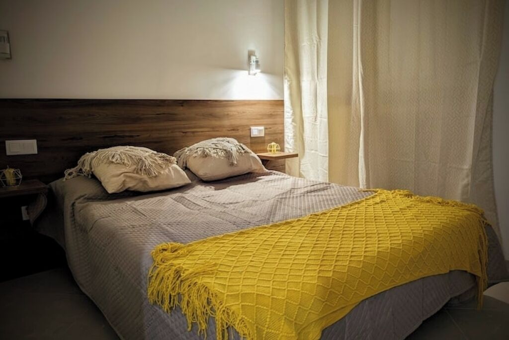 1 habitación, tabla de planchar con plancha, wifi y ropa de cama 