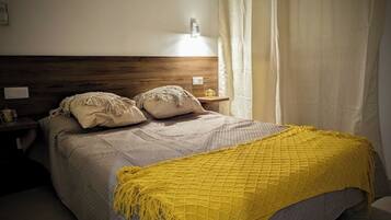 1 habitación, tabla de planchar con plancha, wifi y ropa de cama