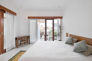 3 bedrooms, iron/ironing board, WiFi, bed sheets - Canggu Peaceful 3BR Villa with Pool, Walk to Cafés and 5 Mins to Beach (Bali)