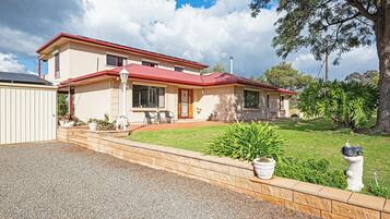 Panoramic House, Hill View | Exterior