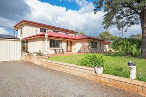 Panoramic House, Hill View | Exterior - Goldfields View (Yattalunga)