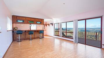 Panoramic House, Hill View | Interior