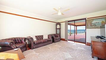 Panoramic House, Hill View | Living area