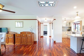 Panoramic House, Hill View | Living area - Goldfields View (Yattalunga)