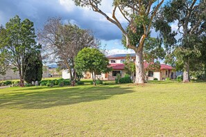Panoramic House, Hill View | Property grounds