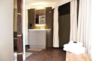 Tenda, vista collina | Bagno